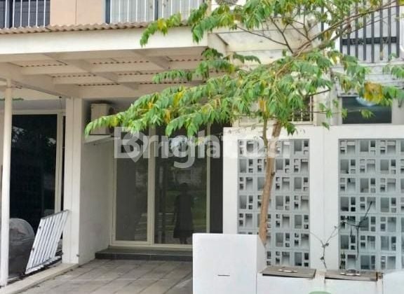 HOUSE IN ROYAL RESIDENCE OAKWOOD HOUSE IN ROYAL RESIDENCE OAKWOOD