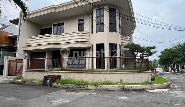 Rumah di Jalan Darmo Harapan