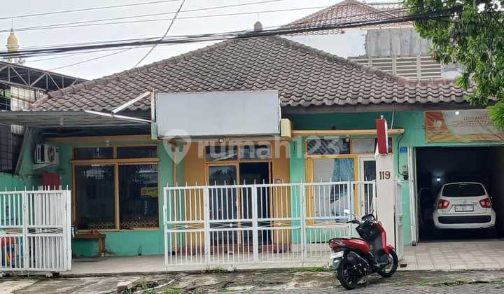 Rumah di Raya Ketintang Madya