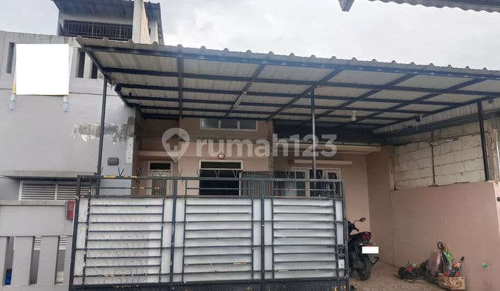 Rumah 2 Lantai Strategis 7 Mnt ke Rs Keluarga Kita Hadap Utara J46336