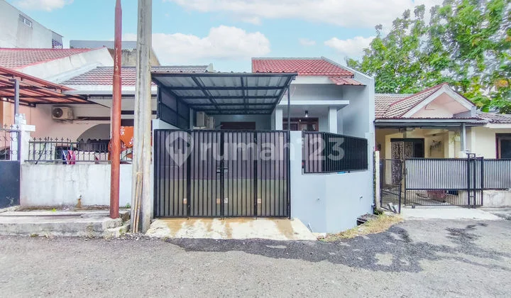 Minimalist House 1 Floor 7 Minutes to Lippo Plaza Ekalokasari KPR J47345 Available
