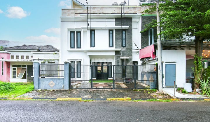 Rumah 10 Menit ke Mall Ciputra Cibubur 3 Lantai Siap Huni J-39285