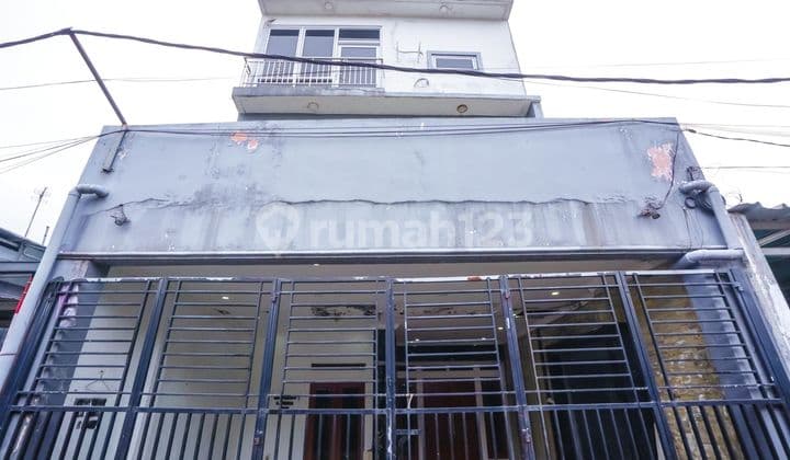 Freehold (SHM) 2-Story House, 3 Minutes to Citra Medika Hospital, Depok, Ready to Occupy J39942