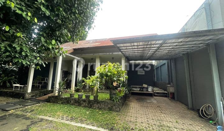 Large House with 5 Bedrooms 6 Minutes to Bintaro Terminal, Freehold, East-Facing J44825