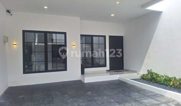 Rumah Bagus Siap Huni Furnished dengan Bangunan 2 Lantai di Graha Raya - Tangerang Selatan