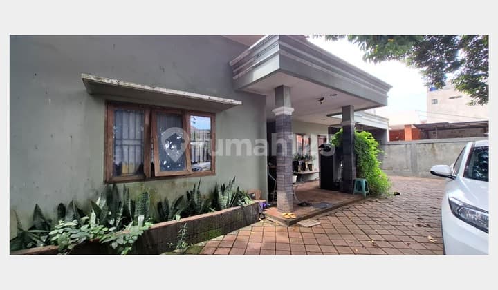 Limo House, Depok, large yard, move-in ready.