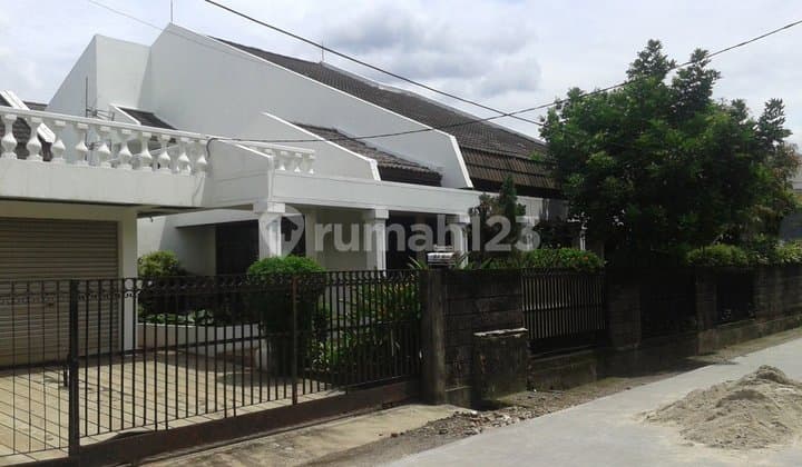 Pondok Gede, Bekasi, large house, strategic area, freehold certificate