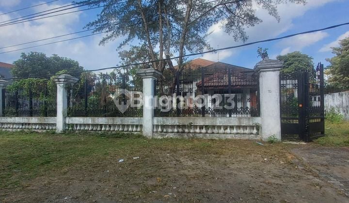 BIG HOUSE BY THE SIDE OF TIMOHO HIGHWAY
