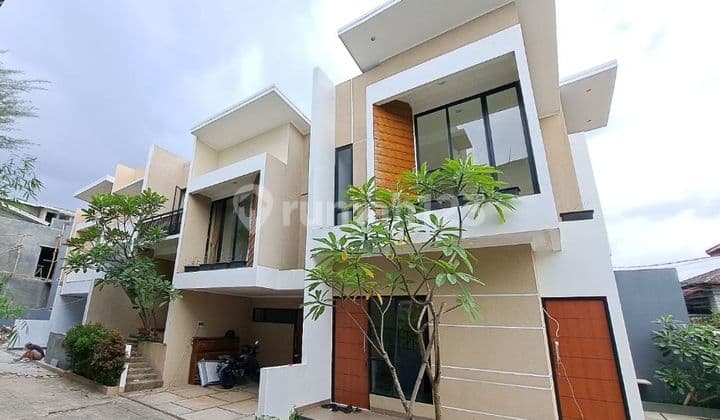 RUMAH 2 LANTAI SIAP HUNI DI CONDET