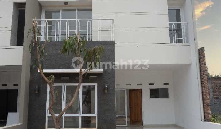 Rumah 2 Lantai Siap Huni Dekat Toll Jatikarya Transyogi Cibubur