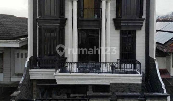 Luxury American Classic At Pejaten Barat