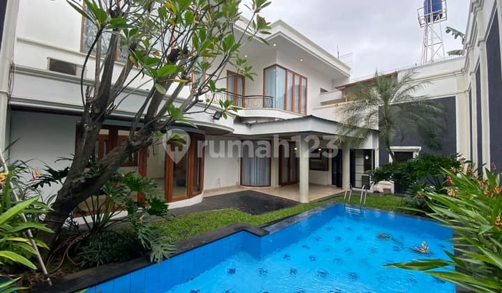 Disewakan Rumah Strategis Pondok Indah 2 Lantai Ada Swimming Pool