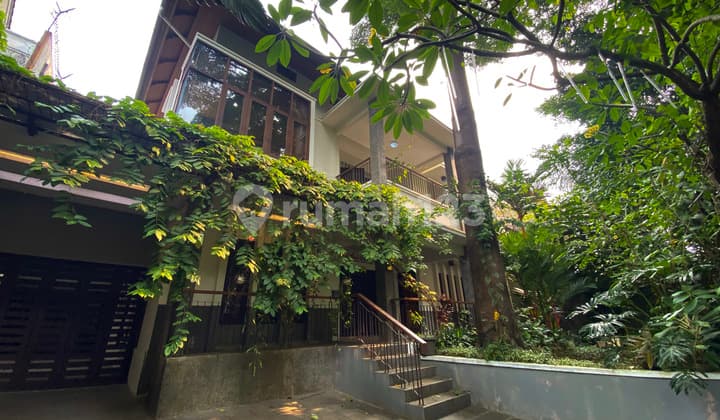 Disewakan Rumah Daerah Dharmawangsa Lokasi Strategis Dekat dengan Pusat Perkantoran dan Perbelanjaan