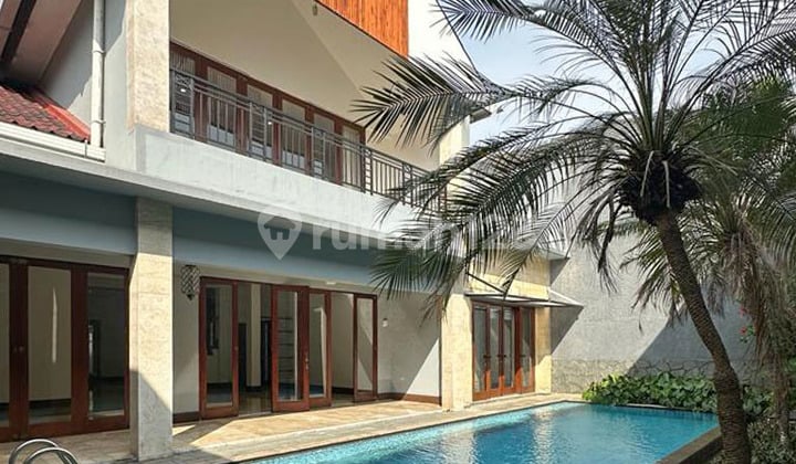 Disewakan Rumah Daerah Strategis Dharmawangsa Baru Renovasi