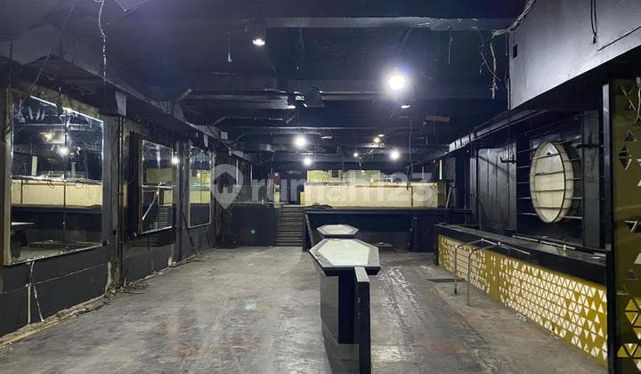 Building for Sale in the Strategic Kemang Area, Ideal for Investment