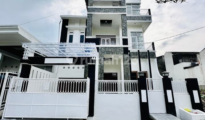 Rumah 3 Lantai Dalam Komplek Tasbih 2 SHM