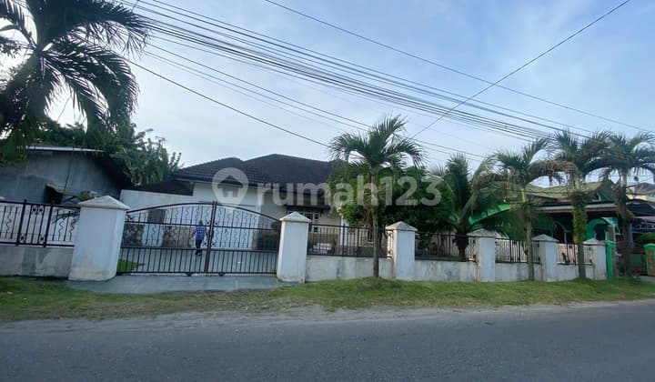 Rumah Luas Pinggir Jalan Medan Johor