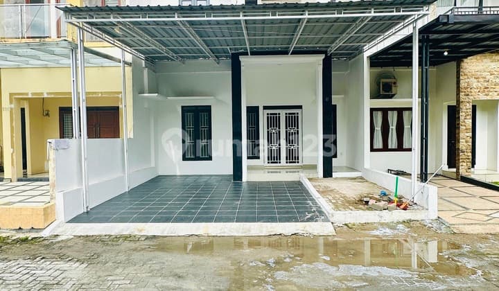 Rumah Siap Huni Dalam Komplek Besar Di Flamboyan SHM