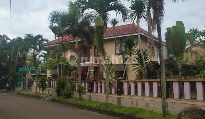 For sale: 3-front complex house in Villa Pamulang, Pondok Benda, Pamulang, South Tangerang, Banten.