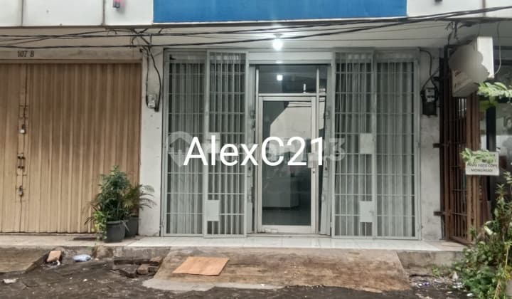 For Sale Shop House in a Strategic Complex in Kebayoran Baru, Petogogan, South Jakarta