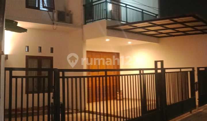 House and boarding house for sale in Kebon Jeruk Rcti area, West Jakarta