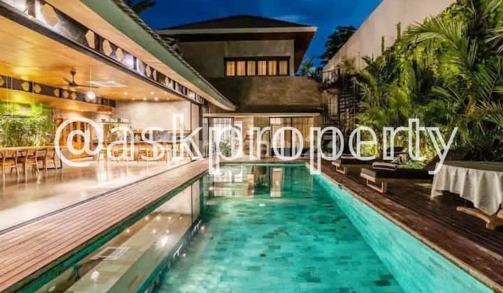 A Dream Luxury Villa Just Steps Away To Canggu Beach Bali Available For 5 Bedrooms - Freehold