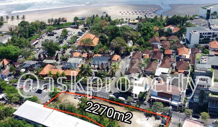 DIJUAL TANAH LOKASI PRIME KOMERSIL BEBERAPA LANGKAH KE PANTAI PETITENGET BALI