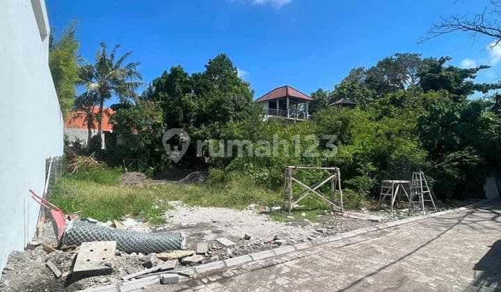 LAHAN KAVLING LANGKA DI KAWASAN KOMERSIL KEROBOKAN, BALI