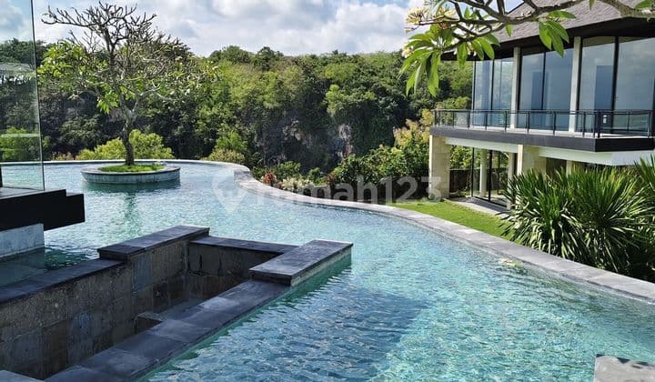 CLIFFSIDE VILLA KELAS DUNIA DI P. BALANGAN, JIMBARAN BALI
