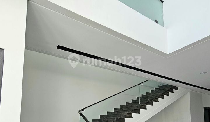 Rumah New Modern Tropical House Di Kupang Baru, Surabaya Barat