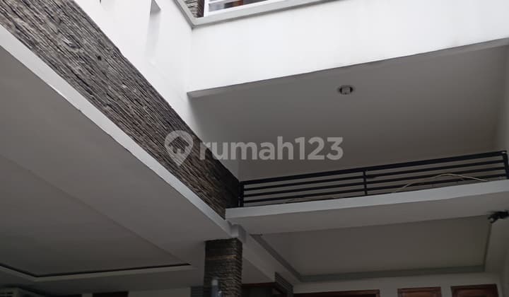 Dekat Akses Tol, Rumah, 2 Lantai, Siap Huni di Griya Loka, Bsd