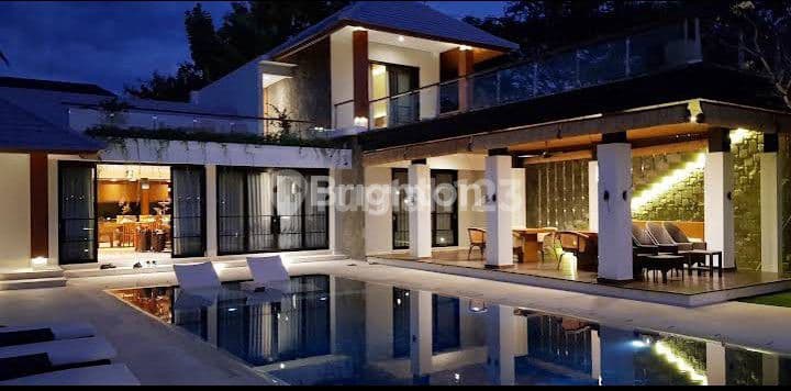 NEW FOREVER VILLA FACING THE SEA IN BENOA BALI