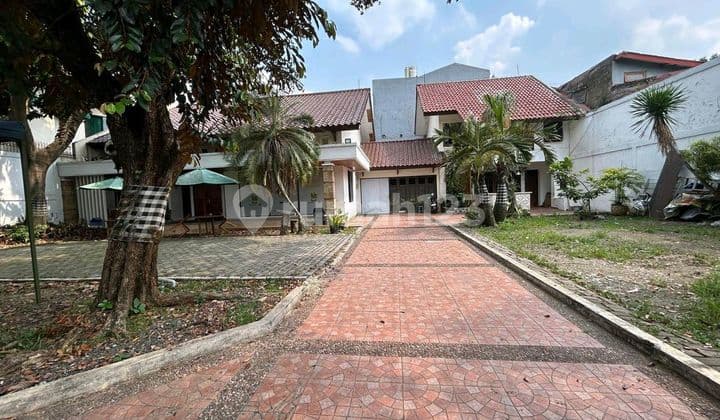 Rumah Dengan Tanah Luas Di Pondok Labu Jakarta Selatan