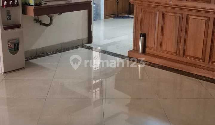 Rumah Besar Siap Huni Di Jakarta Timur