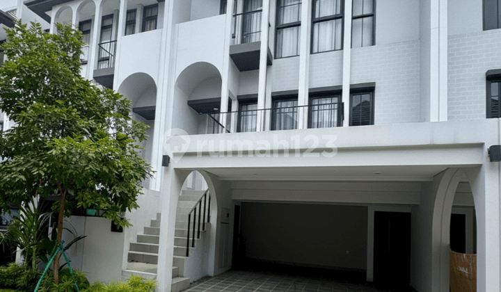 Sell Fast 3-Story House in Greenwich Park Bsd City