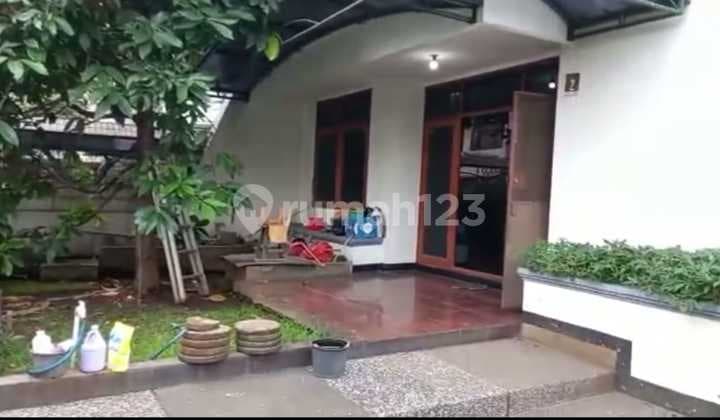 Rumah Luas Di Lokasi Strategis