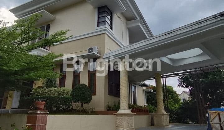 Rumah mewah di perumahan Bukit Mediterania