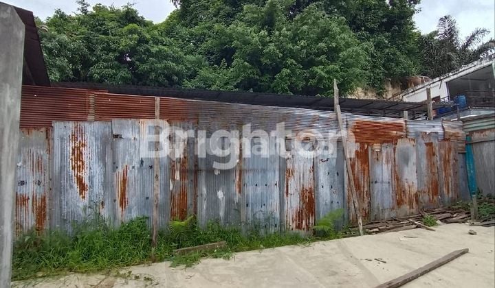 Tanah dan gudang dijual di Damanhuri