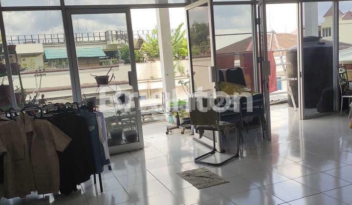 Ruko disewakan di jalan raya Danau Toba