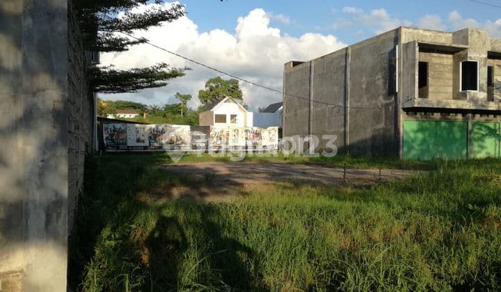 Tanah dijual di jalan raya Jakarta