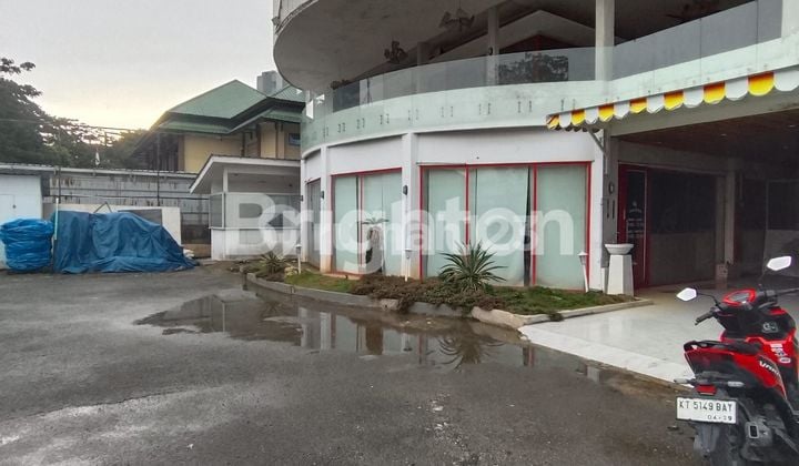 Gedung dan Resto disewakan di jalan Hasan Basri