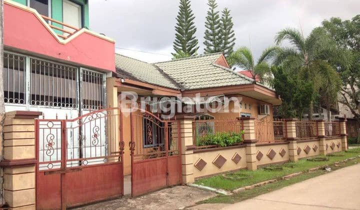 Rumah cantik 2 lantai hook dijual di perumahan bumi Sempaja