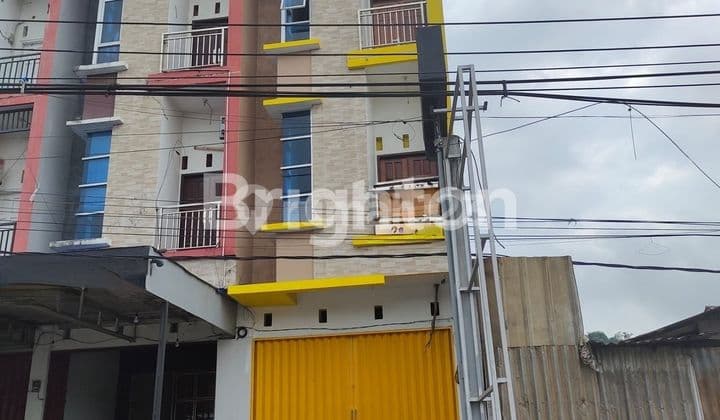 Ruko 3 Lantai Disewakan di Jalan Merdeka