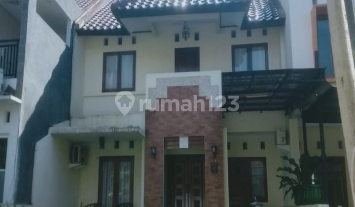 Rumah Cantik Nuansa Bali Dalam Lingkungan Asri