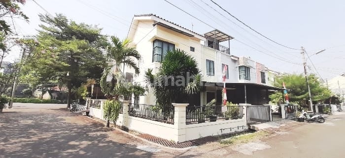 Hook House Sawah Lama Ciputat a Step to Jurang Mangu Station