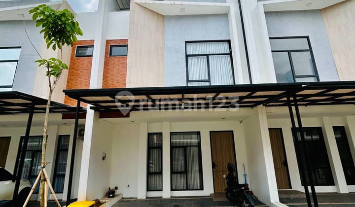 For Sale 2.5-Story Ready-to-Occupy House in Bintaro Sector 9, Priced Cheaply