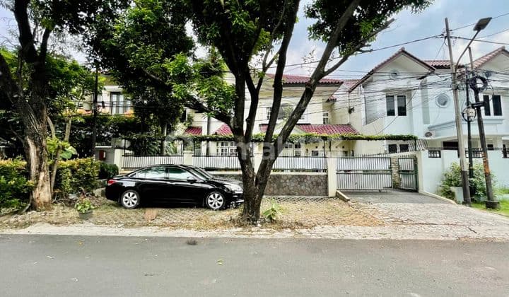 Rumah Siap Huni Sangat Terawat Lokasi Strategis di Kebayoran Baru