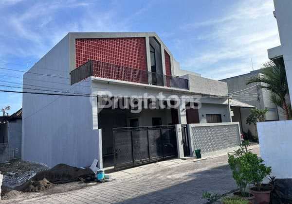 Rumah Mewah Semi-Furnish 4Kt di Kerobokan Bali, Dekat Akses