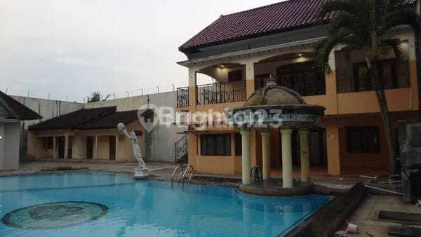 Cheap Luxury House Greek Nuances Near Yogyakarta Airport