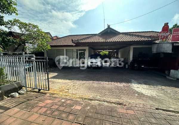 Rumah Besar, Kost 14 Kamar dan 2 Toko di Nusa Dua
